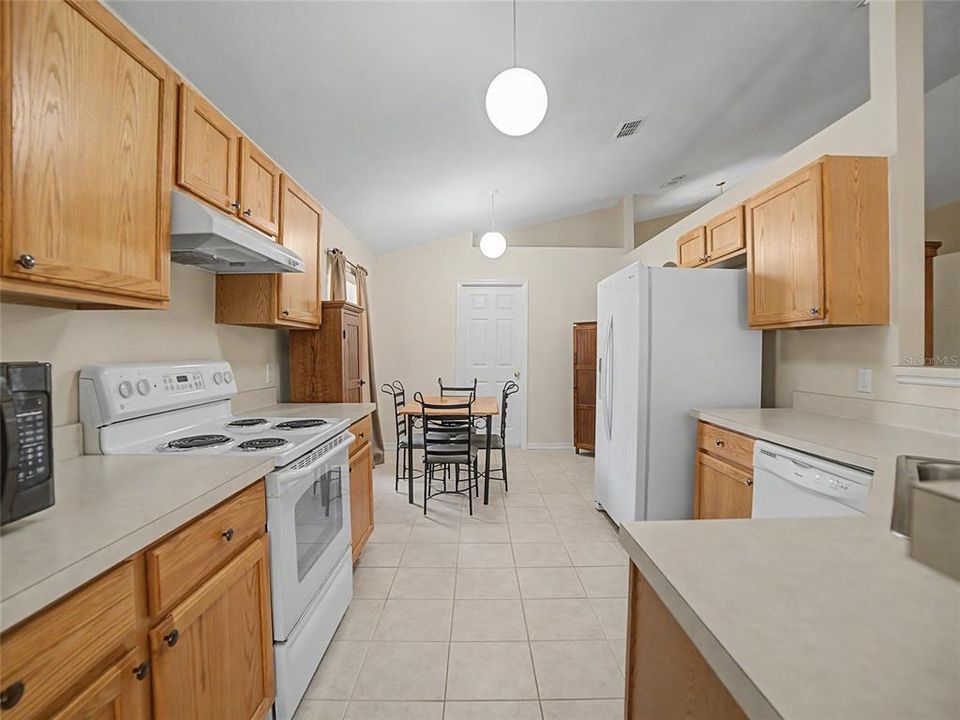 На продажу: $295,000 (4 спален, 2 ванн, 2010 Квадратных фут)