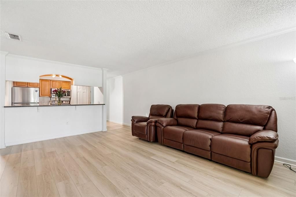 В аренду: $1,890 (3 спален, 2 ванн, 1155 Квадратных фут)