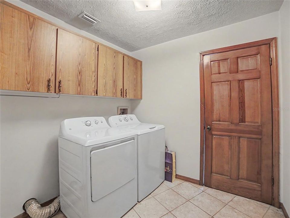 For Sale: $375,000 (3 beds, 2 baths, 1763 Square Feet)