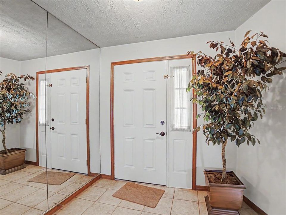 For Sale: $375,000 (3 beds, 2 baths, 1763 Square Feet)