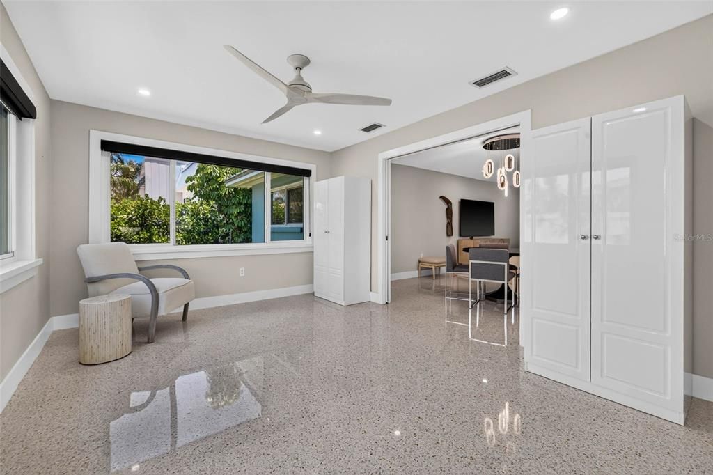 En Venta: $750,000 (2 camas, 2 baños, 1327 Pies cuadrados)