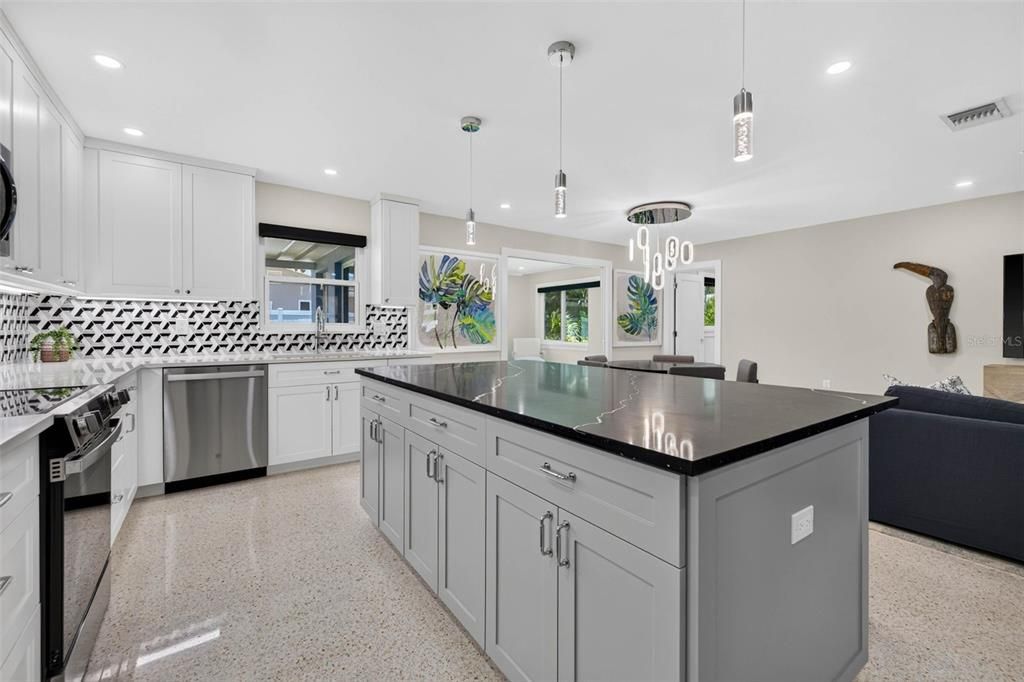 En Venta: $750,000 (2 camas, 2 baños, 1327 Pies cuadrados)