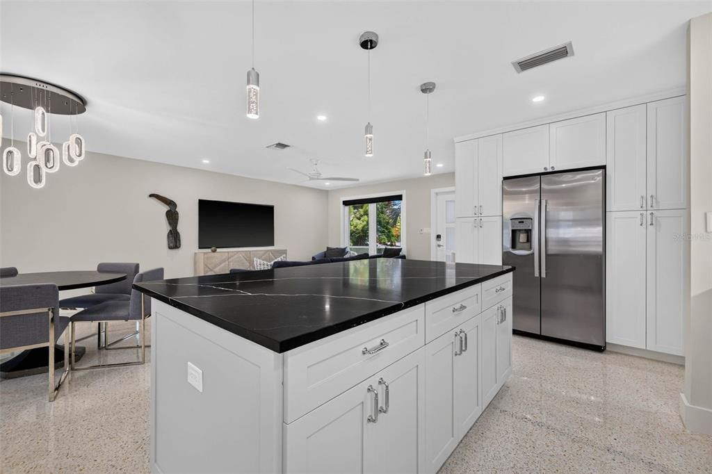 En Venta: $750,000 (2 camas, 2 baños, 1327 Pies cuadrados)