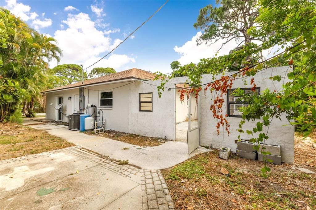 На продажу: $269,900 (3 спален, 2 ванн, 1601 Квадратных фут)