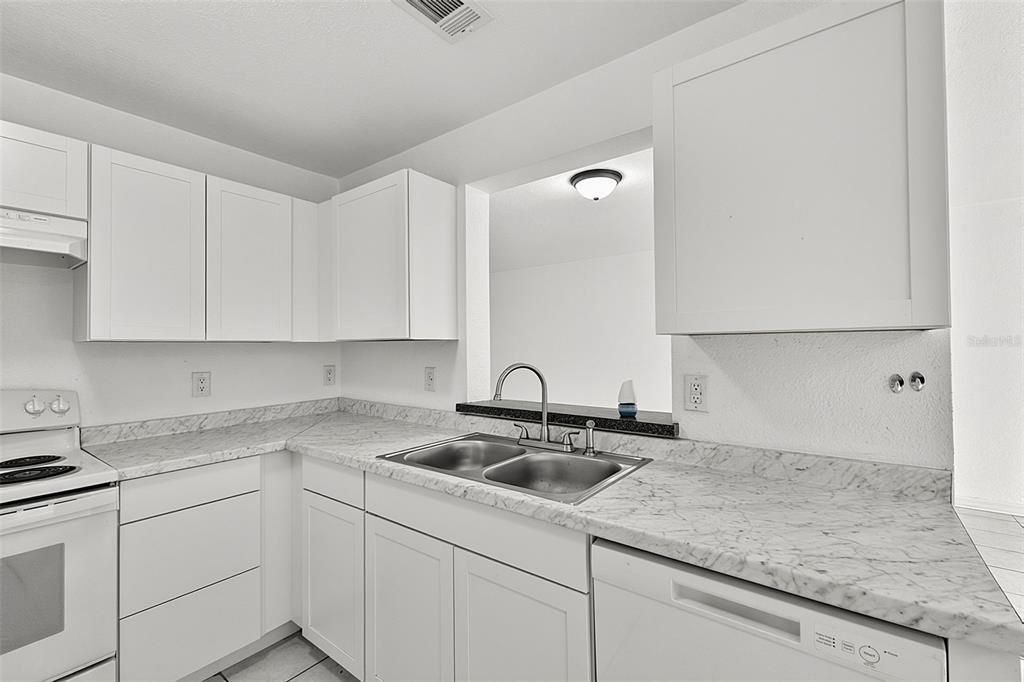 На продажу: $269,900 (3 спален, 2 ванн, 1601 Квадратных фут)