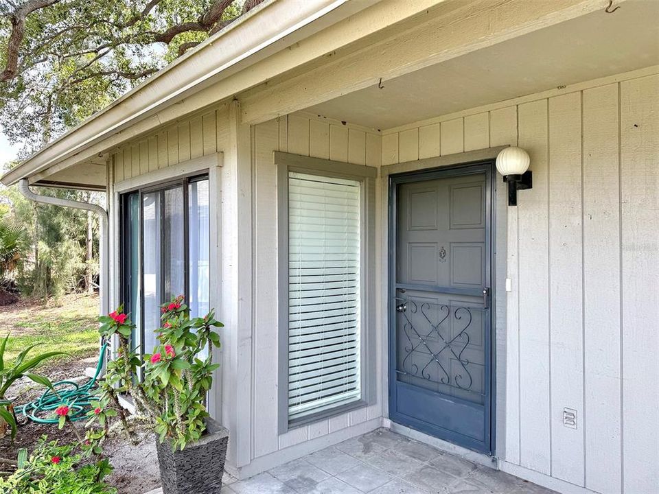 For Sale: $199,900 (2 beds, 2 baths, 1135 Square Feet)