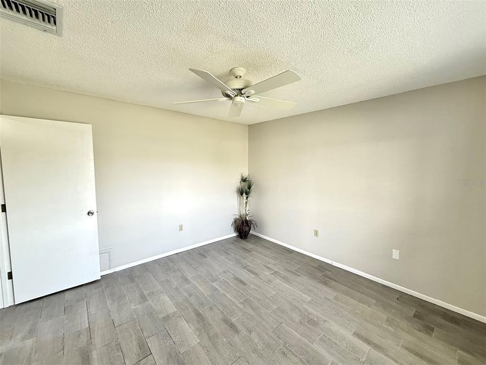 For Sale: $199,900 (2 beds, 2 baths, 1135 Square Feet)