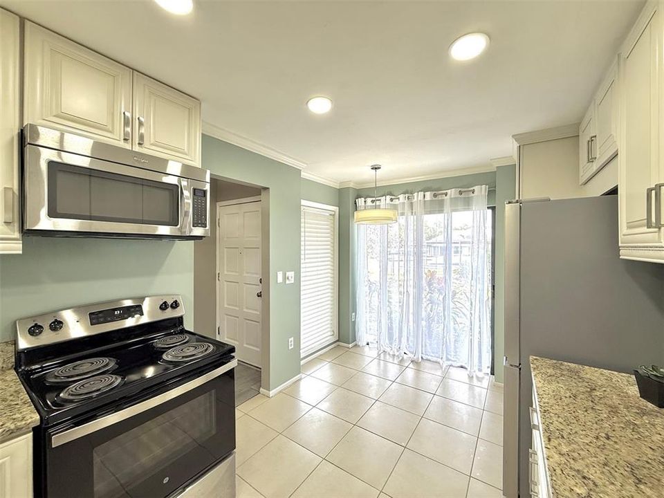 For Sale: $199,900 (2 beds, 2 baths, 1135 Square Feet)