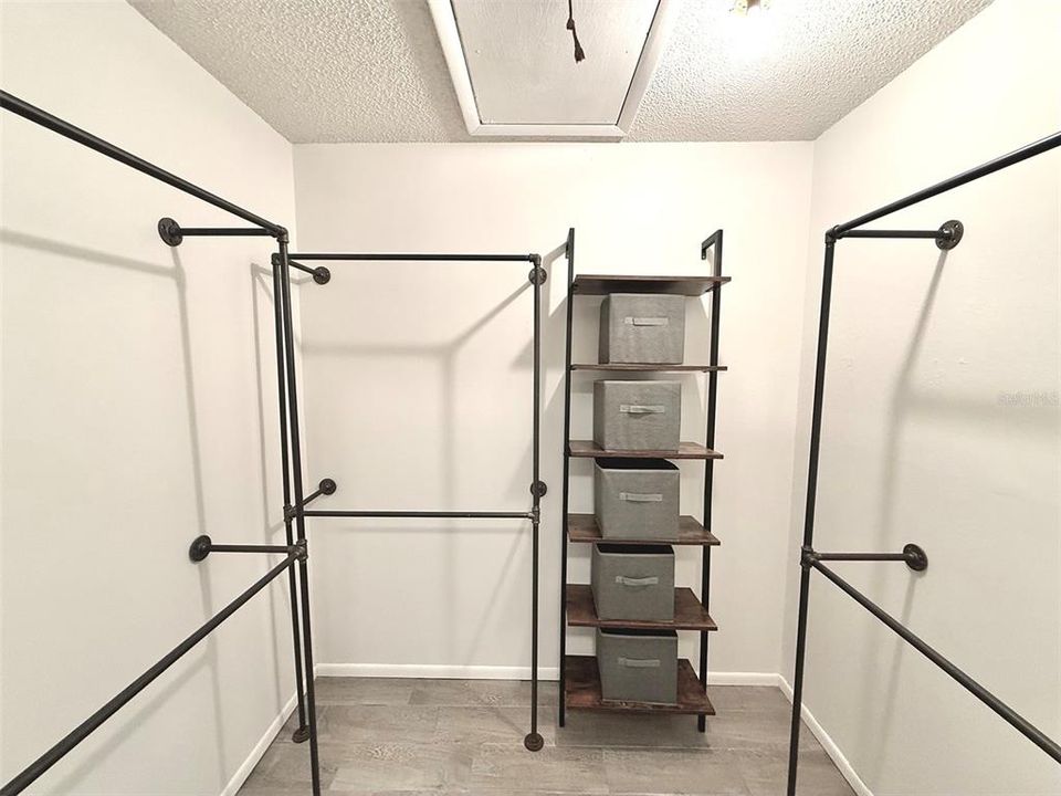 For Sale: $199,900 (2 beds, 2 baths, 1135 Square Feet)