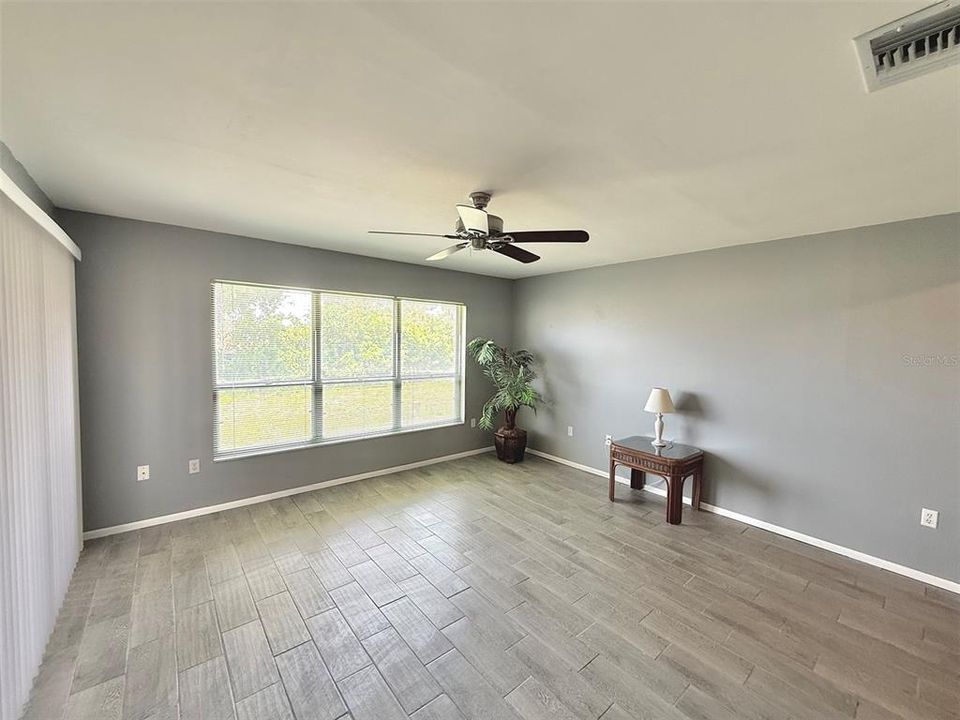 For Sale: $199,900 (2 beds, 2 baths, 1135 Square Feet)