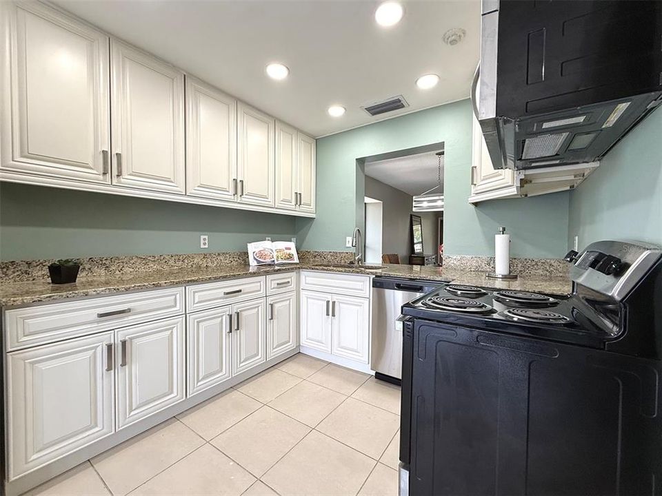 For Sale: $199,900 (2 beds, 2 baths, 1135 Square Feet)
