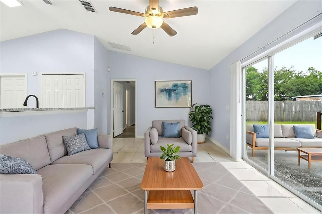 For Sale: $335,000 (3 beds, 2 baths, 1370 Square Feet)