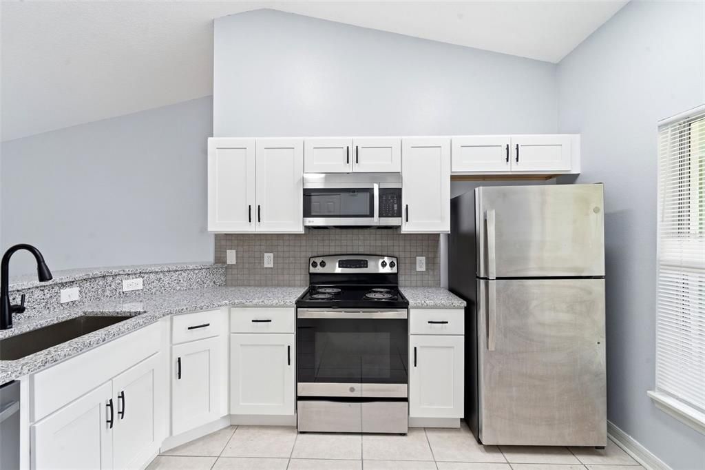 For Sale: $335,000 (3 beds, 2 baths, 1370 Square Feet)