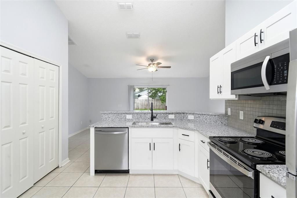 For Sale: $335,000 (3 beds, 2 baths, 1370 Square Feet)