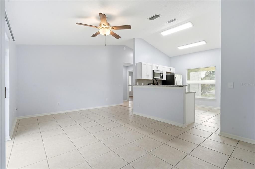 For Sale: $335,000 (3 beds, 2 baths, 1370 Square Feet)
