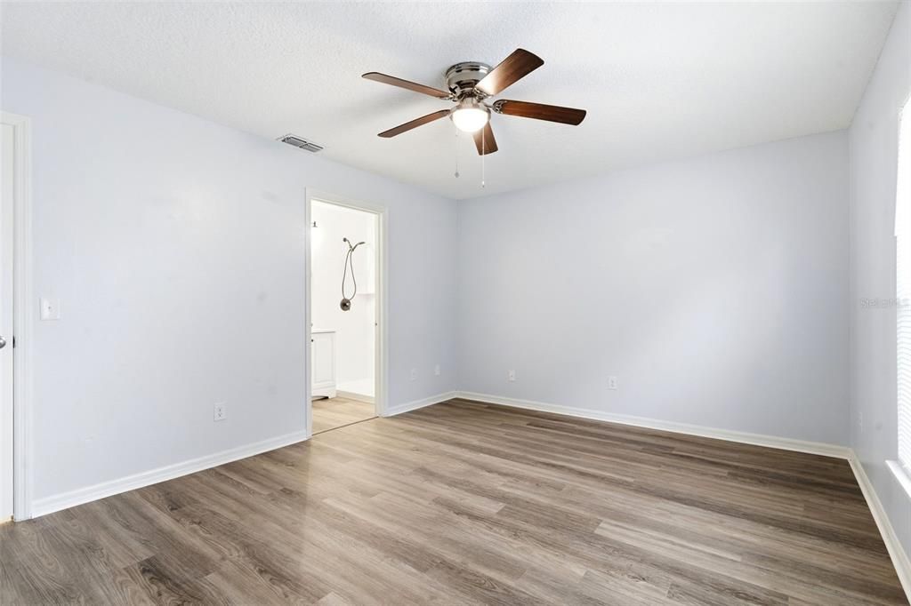 For Sale: $335,000 (3 beds, 2 baths, 1370 Square Feet)