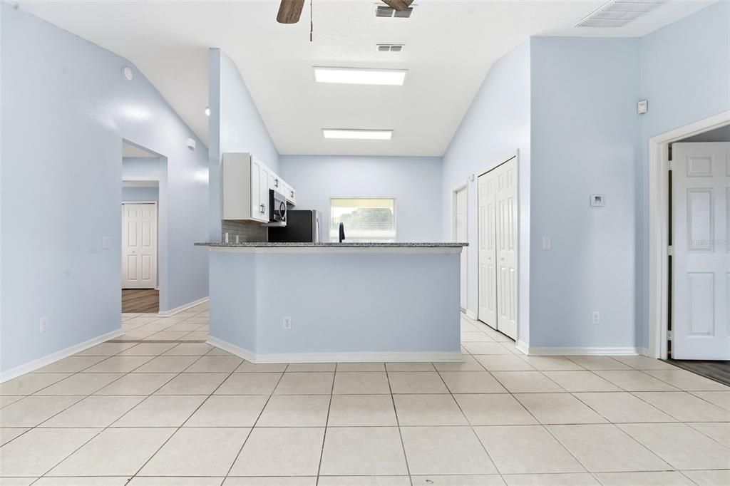 For Sale: $335,000 (3 beds, 2 baths, 1370 Square Feet)