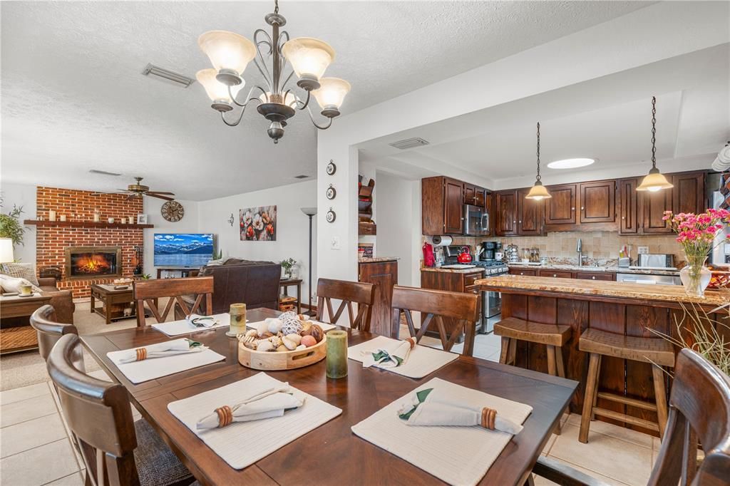 На продажу: $359,900 (3 спален, 2 ванн, 1736 Квадратных фут)