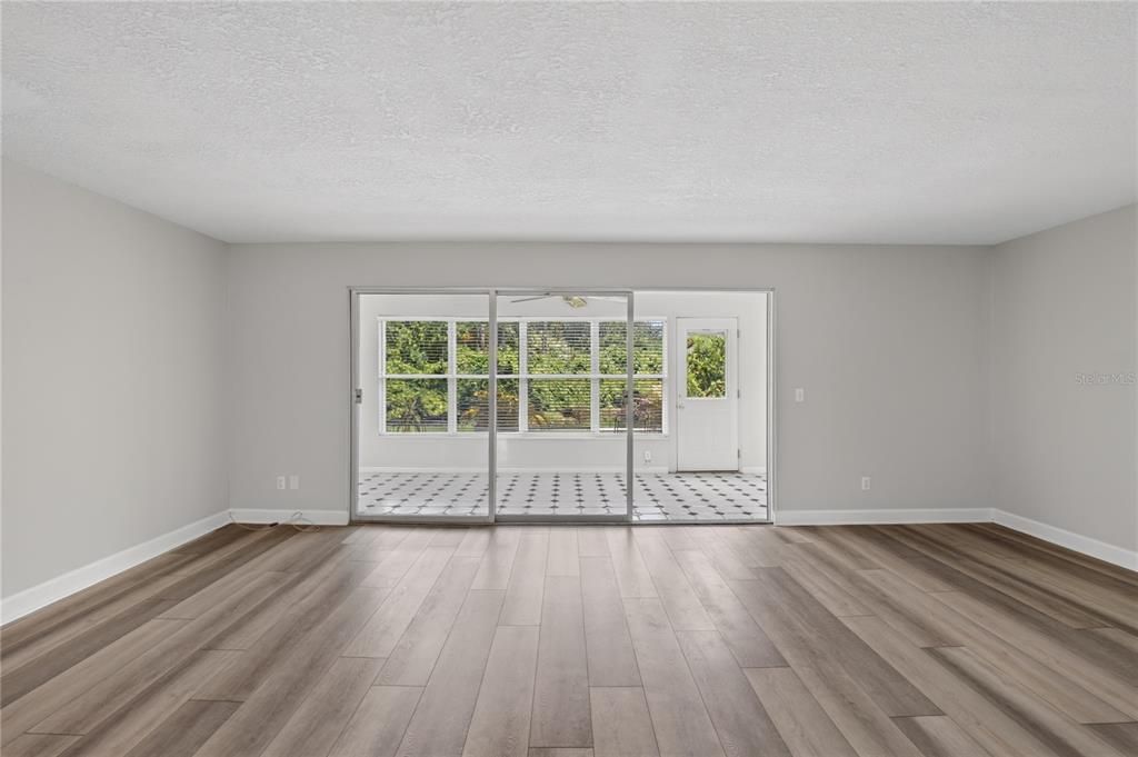 For Sale: $125,000 (2 beds, 2 baths, 1378 Square Feet)