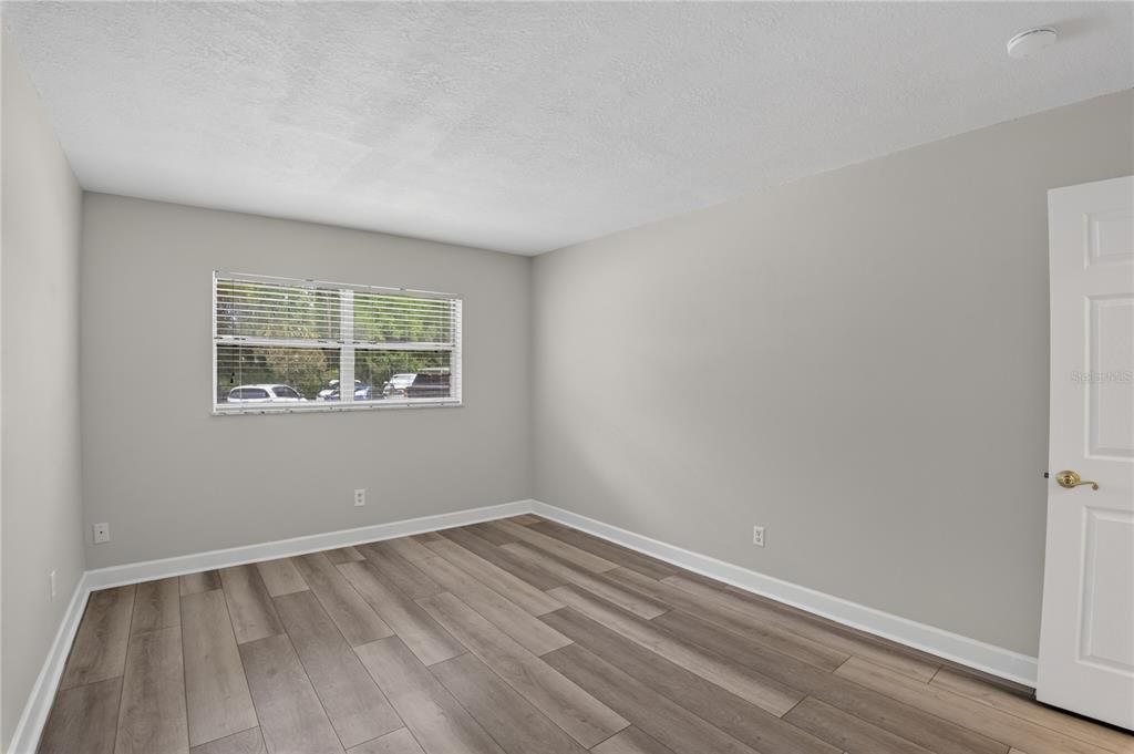 For Sale: $125,000 (2 beds, 2 baths, 1378 Square Feet)