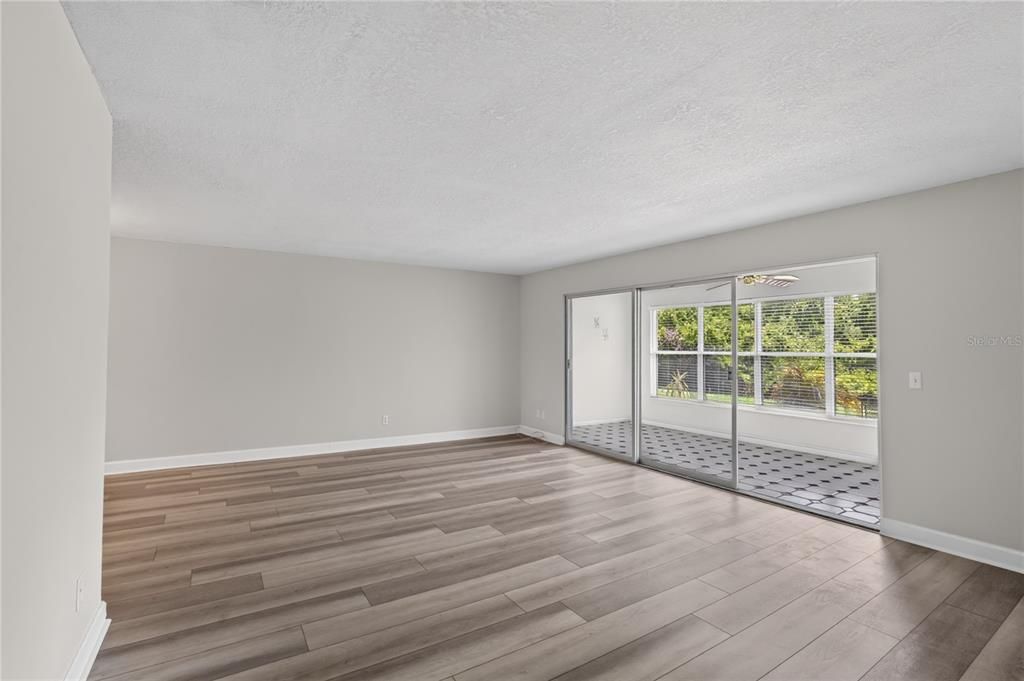 For Sale: $125,000 (2 beds, 2 baths, 1378 Square Feet)