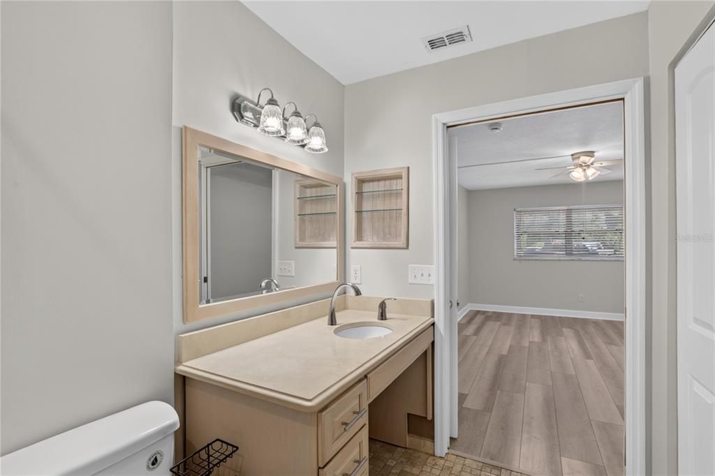 For Sale: $125,000 (2 beds, 2 baths, 1378 Square Feet)