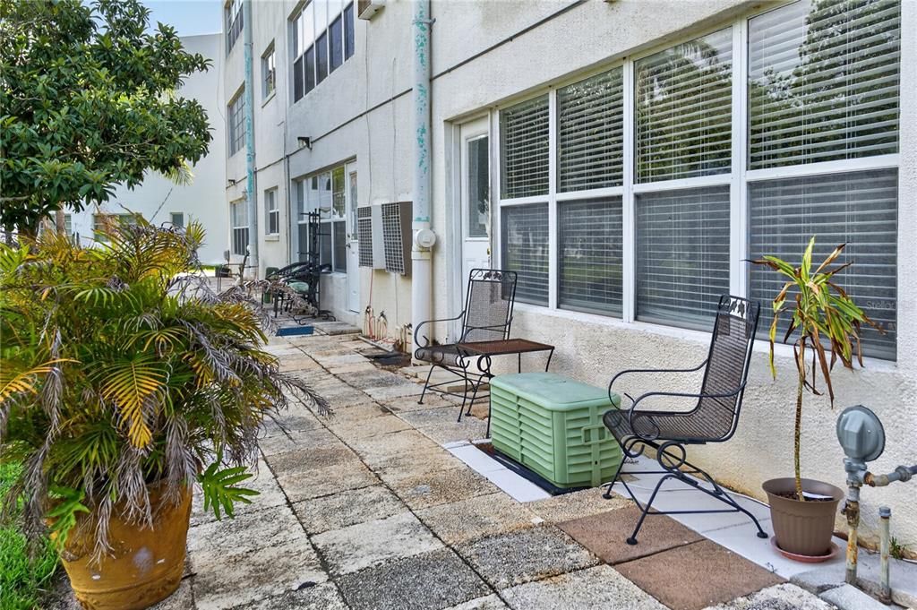 For Sale: $125,000 (2 beds, 2 baths, 1378 Square Feet)
