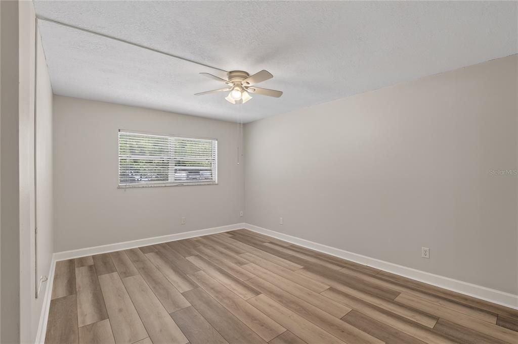 For Sale: $125,000 (2 beds, 2 baths, 1378 Square Feet)