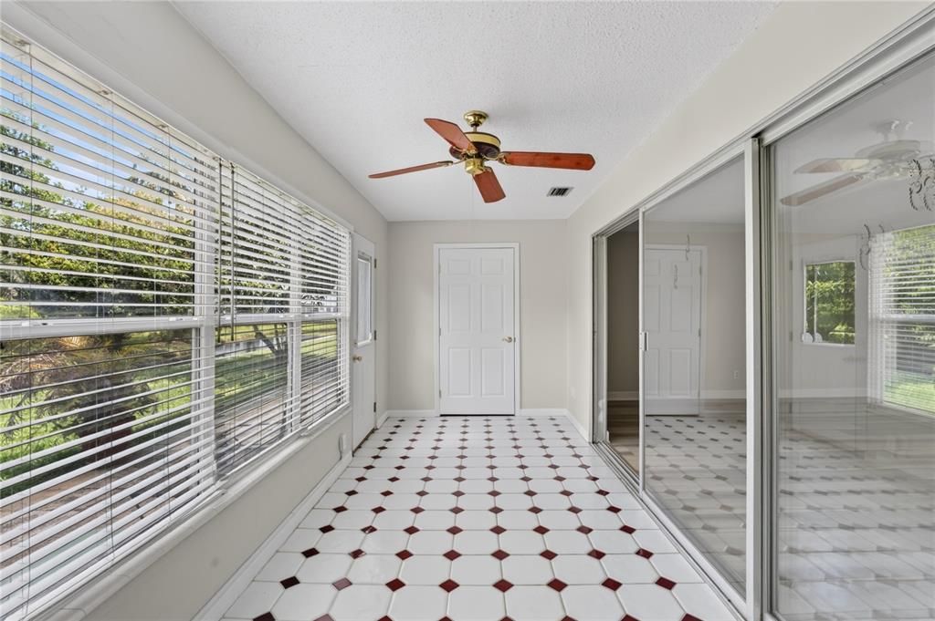 For Sale: $125,000 (2 beds, 2 baths, 1378 Square Feet)