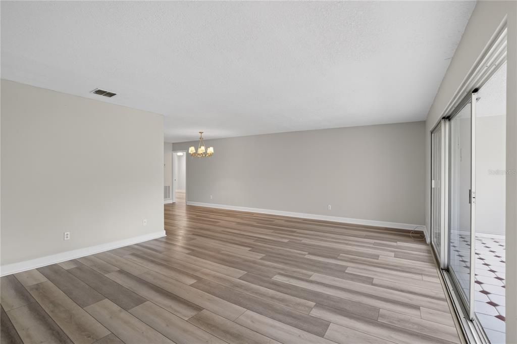 For Sale: $125,000 (2 beds, 2 baths, 1378 Square Feet)