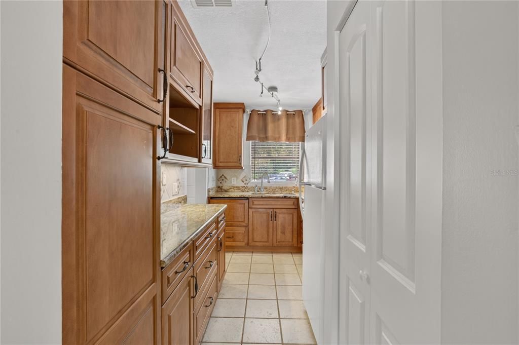 For Sale: $125,000 (2 beds, 2 baths, 1378 Square Feet)
