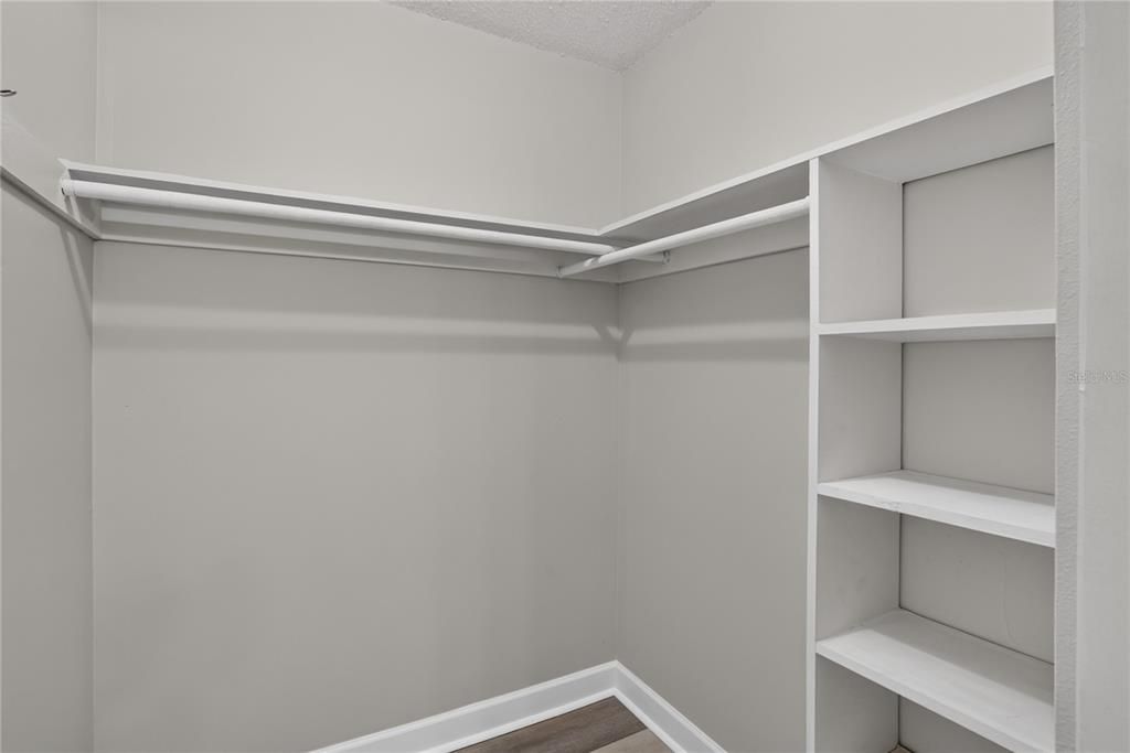 For Sale: $125,000 (2 beds, 2 baths, 1378 Square Feet)