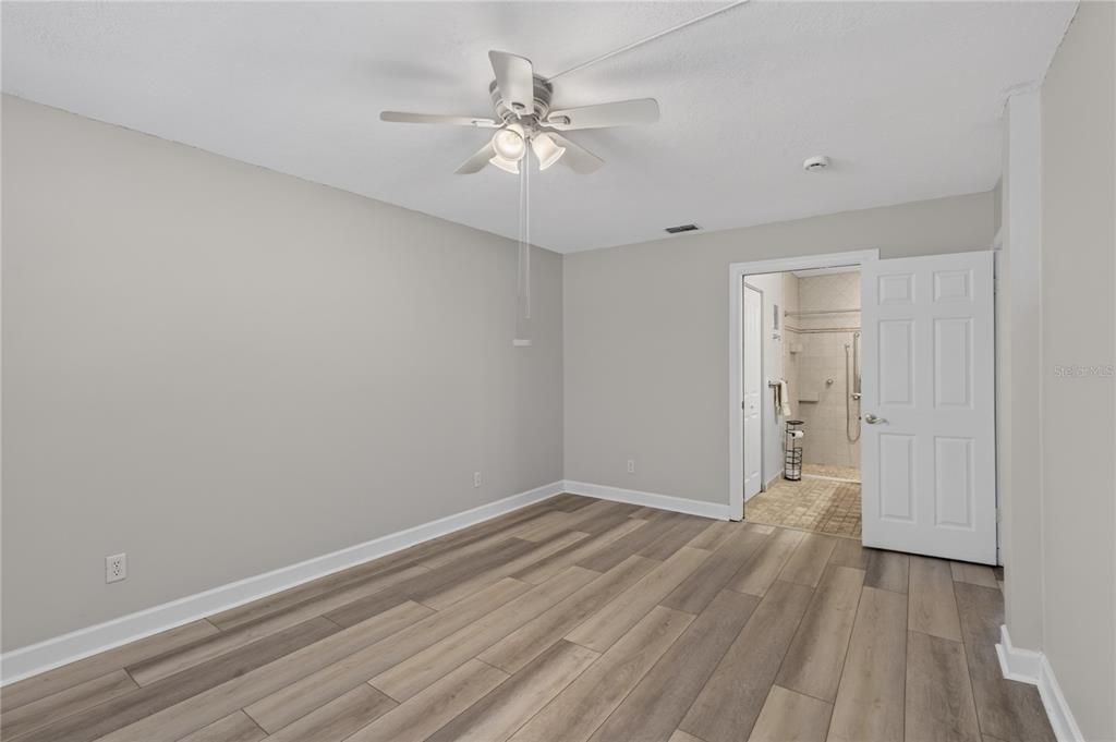 For Sale: $125,000 (2 beds, 2 baths, 1378 Square Feet)
