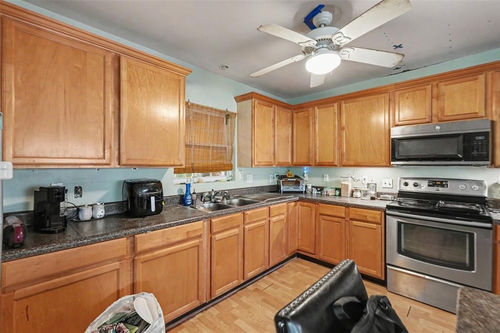 На продажу: $385,000 (4 спален, 3 ванн, 1560 Квадратных фут)