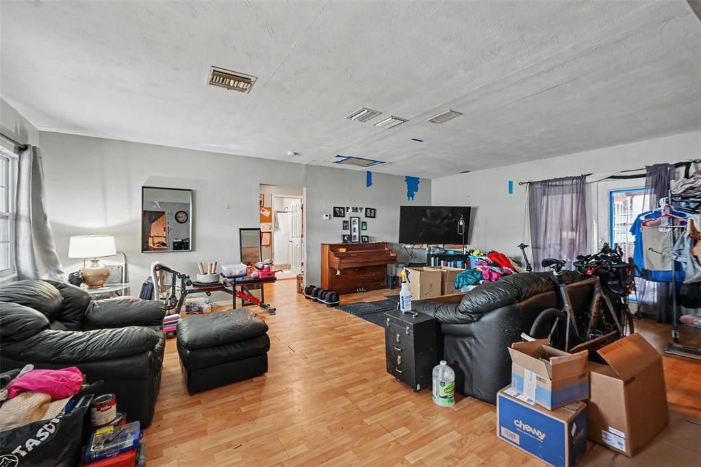 На продажу: $385,000 (4 спален, 3 ванн, 1560 Квадратных фут)
