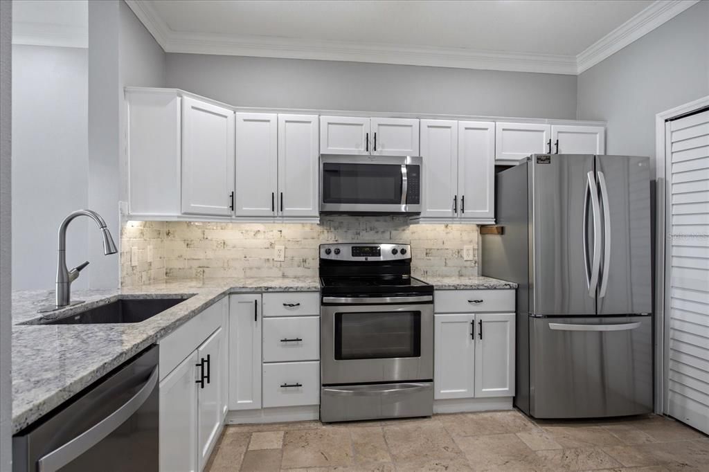 For Sale: $382,000 (2 beds, 2 baths, 1163 Square Feet)