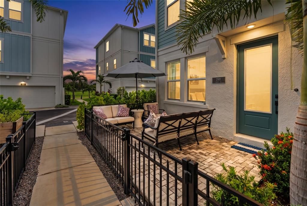 En Venta: $759,000 (3 camas, 3 baños, 1865 Pies cuadrados)