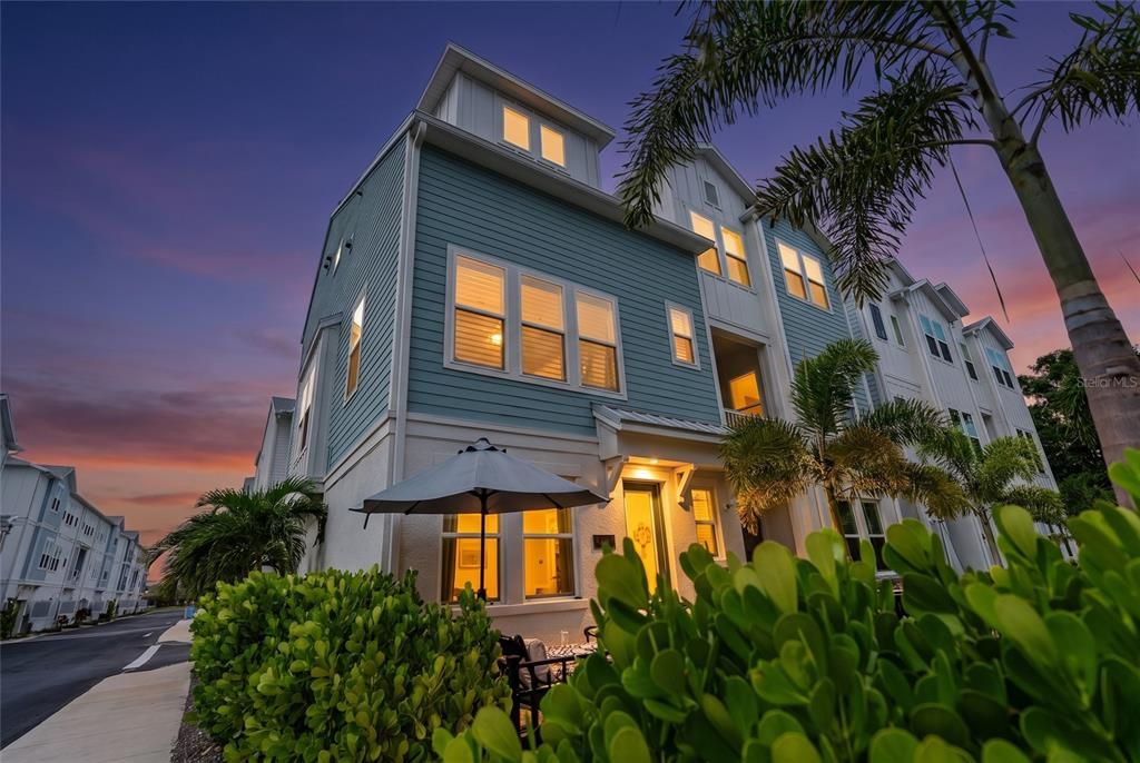 En Venta: $759,000 (3 camas, 3 baños, 1865 Pies cuadrados)