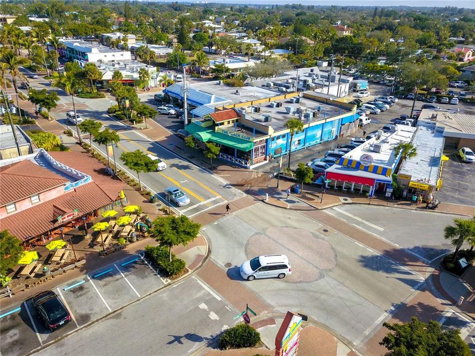 Activo con contrato: $800,000 (4 camas, 3 baños, 2763 Pies cuadrados)