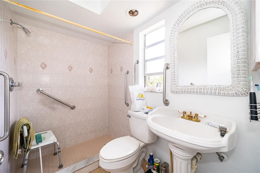 На продажу: $449,900 (3 спален, 2 ванн, 1598 Квадратных фут)