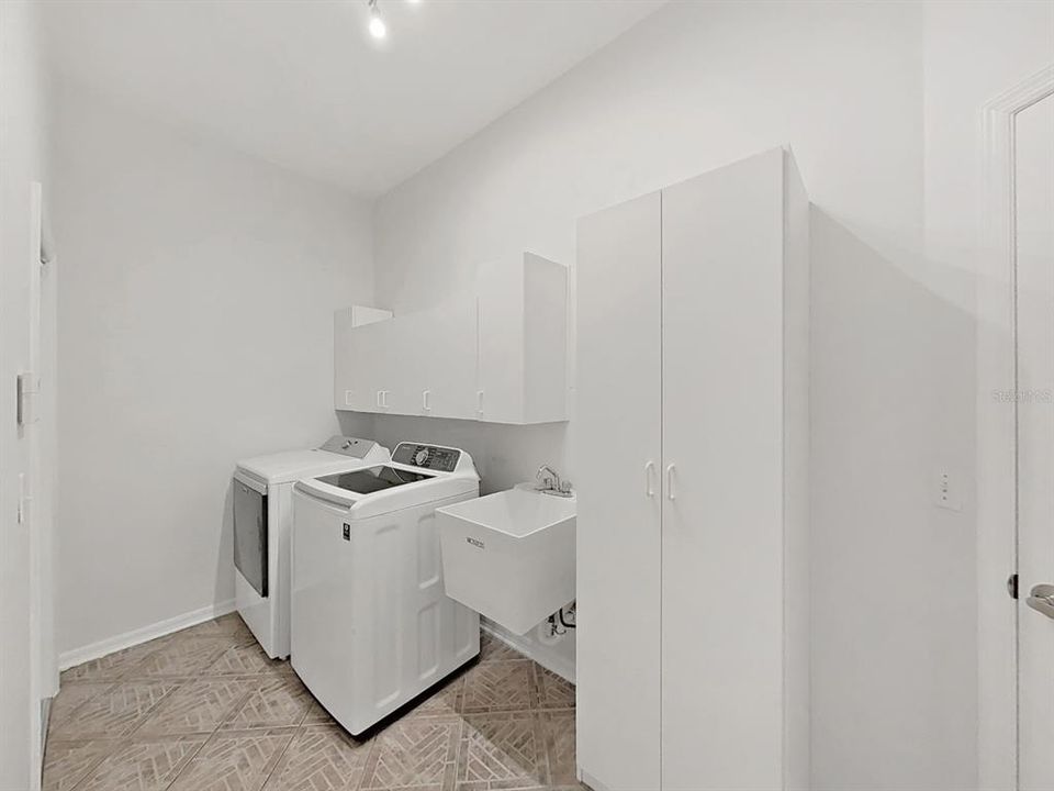 En Venta: $849,000 (4 camas, 3 baños, 2578 Pies cuadrados)
