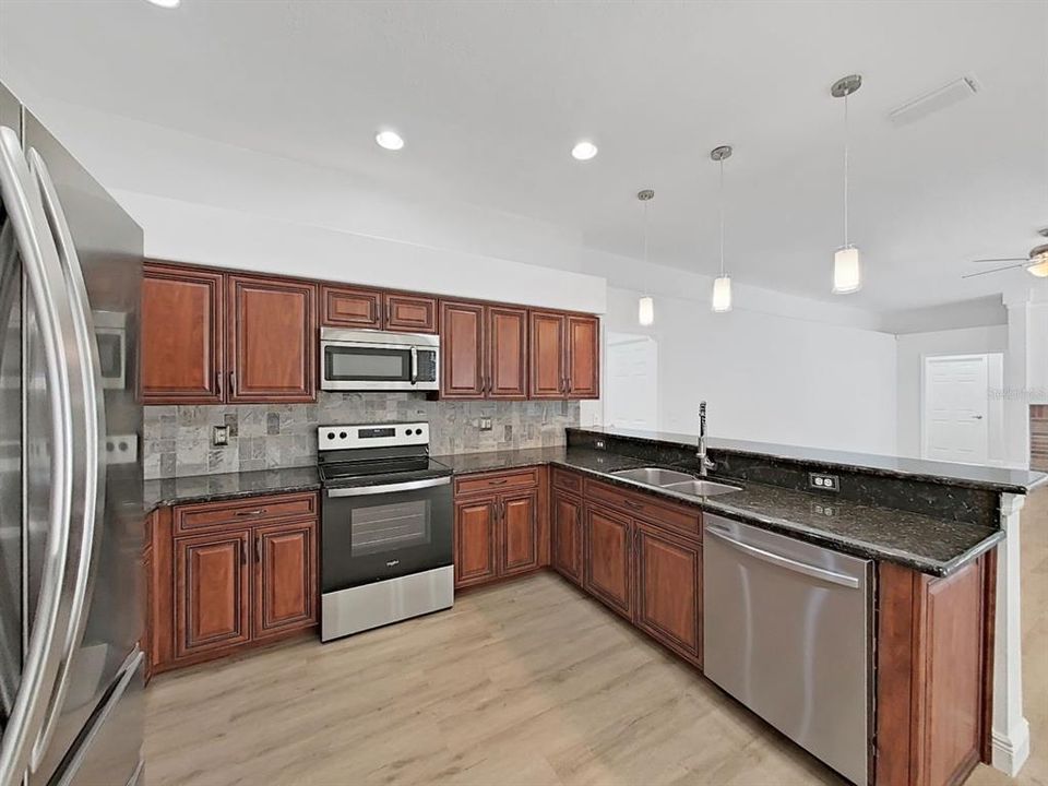 En Venta: $849,000 (4 camas, 3 baños, 2578 Pies cuadrados)
