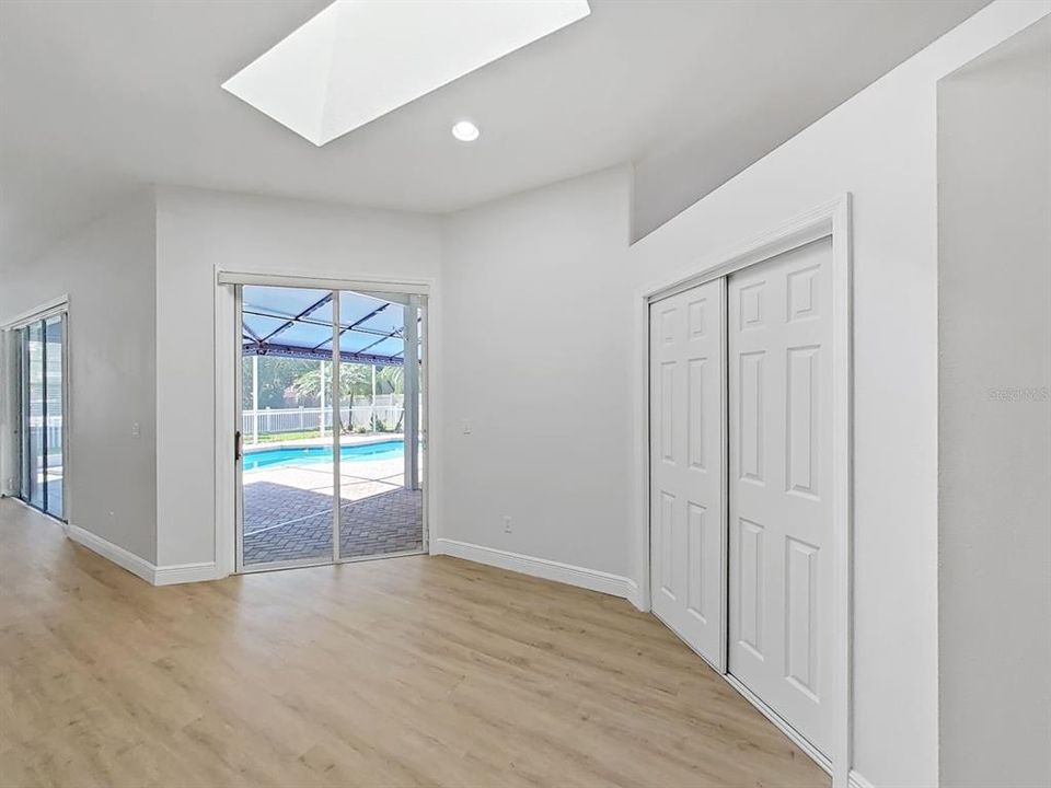 En Venta: $849,000 (4 camas, 3 baños, 2578 Pies cuadrados)