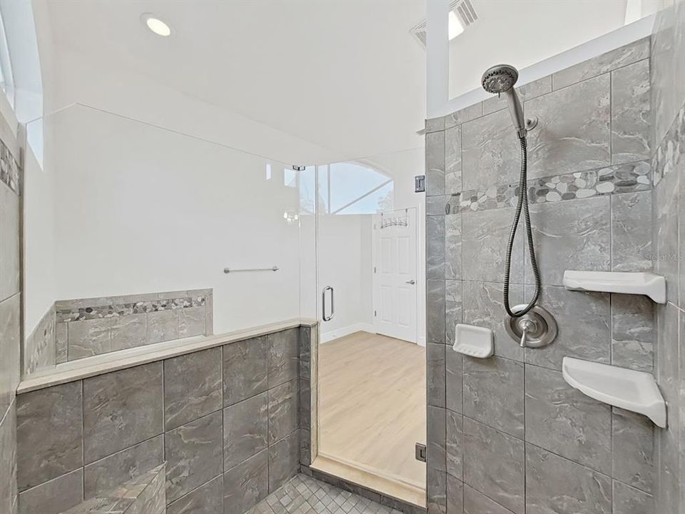 En Venta: $849,000 (4 camas, 3 baños, 2578 Pies cuadrados)