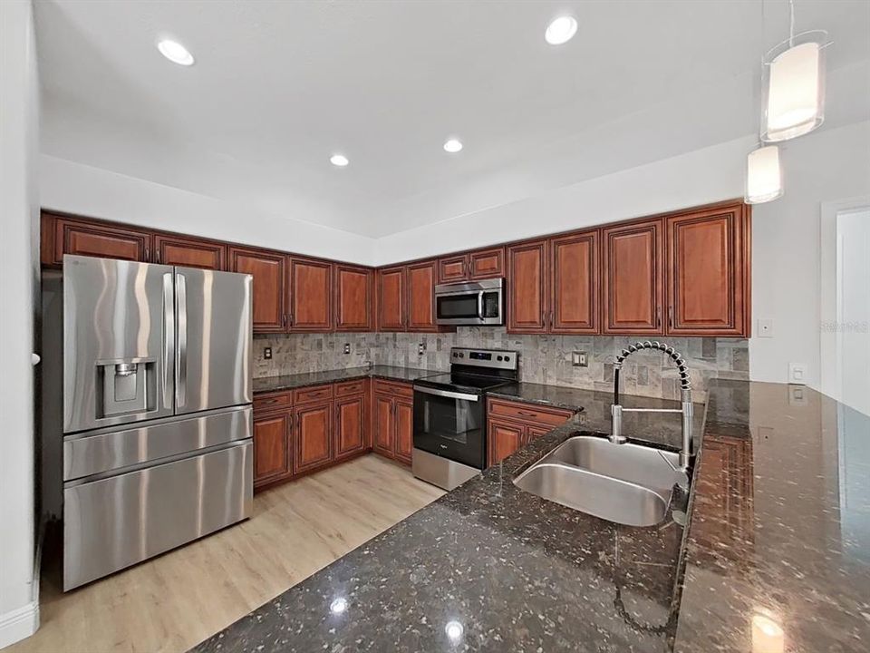 En Venta: $849,000 (4 camas, 3 baños, 2578 Pies cuadrados)