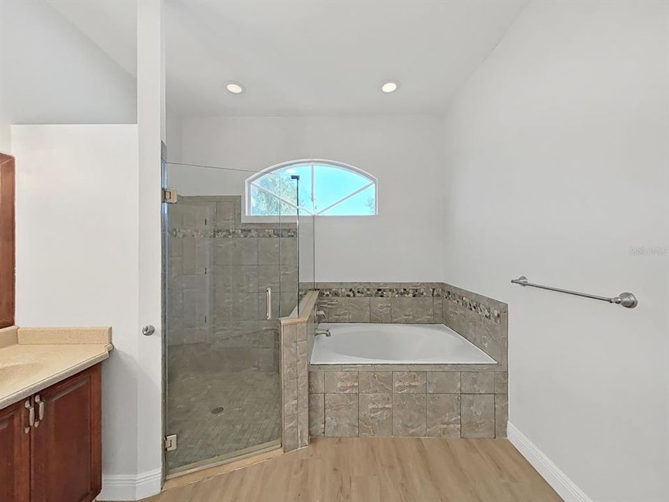 En Venta: $849,000 (4 camas, 3 baños, 2578 Pies cuadrados)