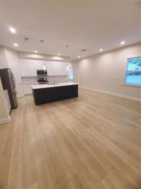 В аренду: $4,200 (4 спален, 3 ванн, 2254 Квадратных фут)