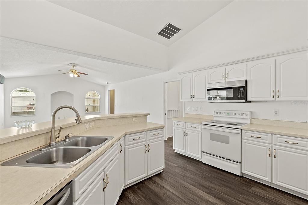 For Sale: $490,000 (4 beds, 3 baths, 2456 Square Feet)