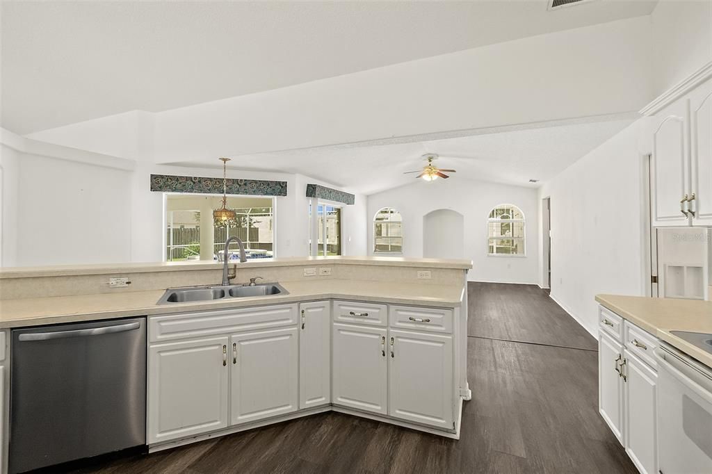 For Sale: $490,000 (4 beds, 3 baths, 2456 Square Feet)