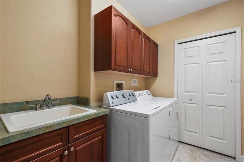 For Rent: $3,200 (2 beds, 2 baths, 1824 Square Feet)